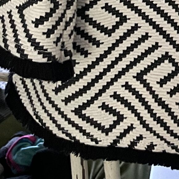 W5 Embroidered Top - Picture 3 of 3